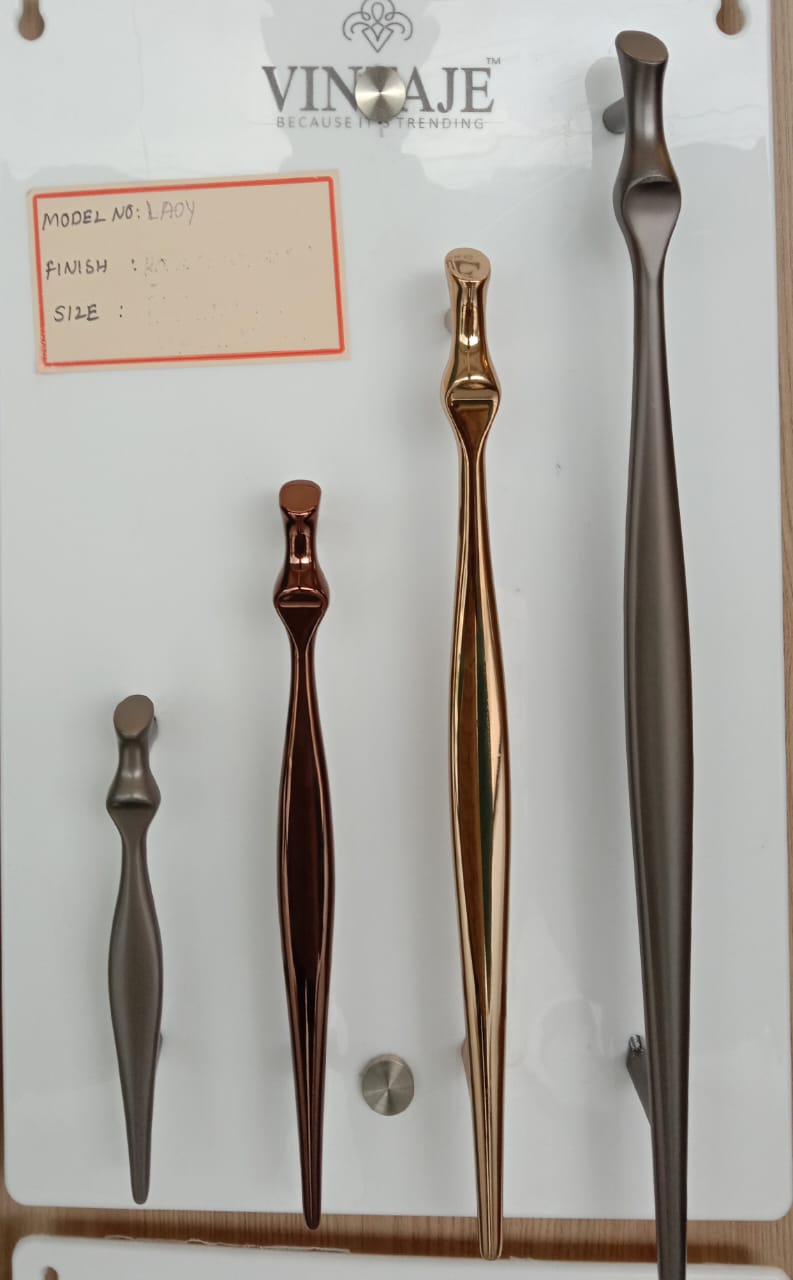 VINTAGE LUCIA DOOR HANDLE